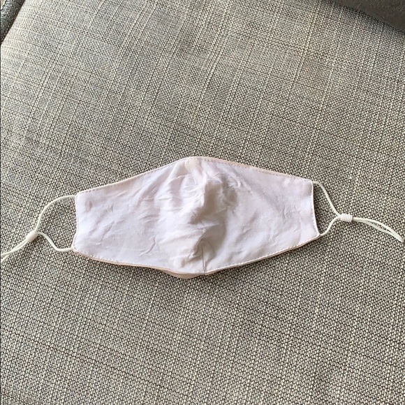 Adjustable light pink face mask - so comfortable! - Picture 4 of 4